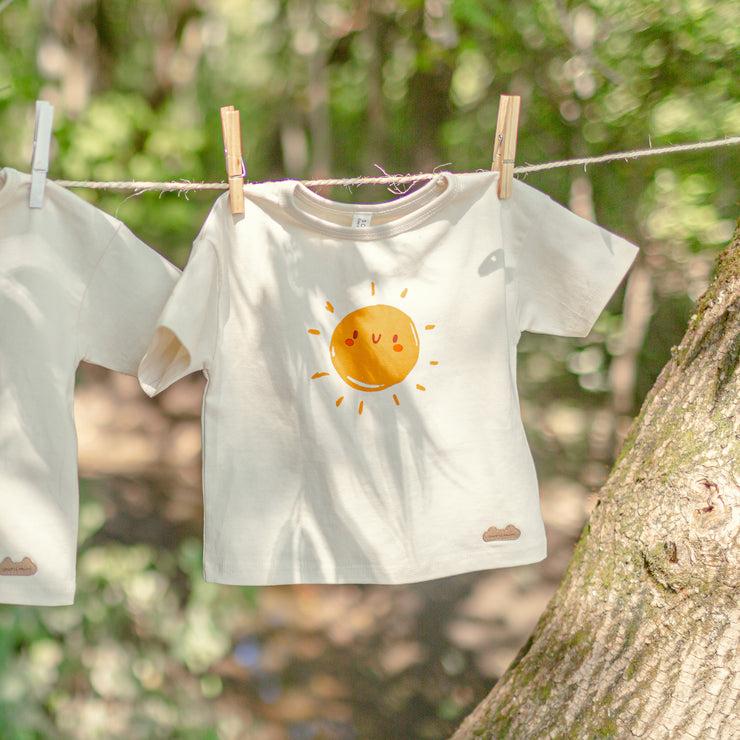 T-shirt crème en coton biologique extensible, naissance || Cream t-shirt in stretch organic cotton, newborn