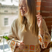 Chandail crème à motifs en crochet colorés, adulte || Cream patterned sweater in colored crochet, adult
